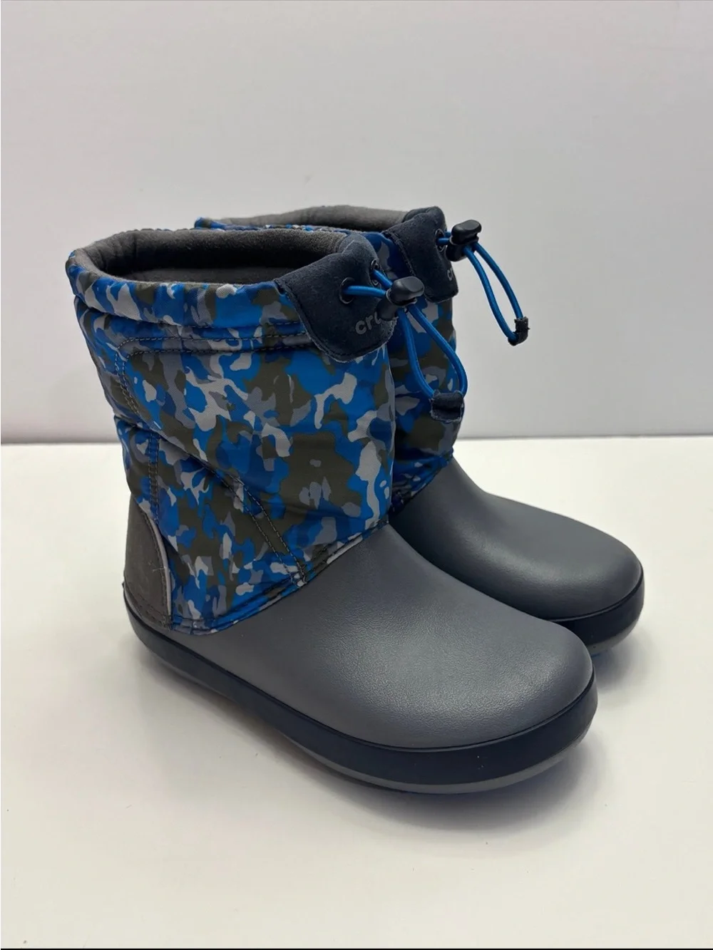 Kids crocs Crocband LodgePoint Graphic Winter boots blue camo and grey size J1